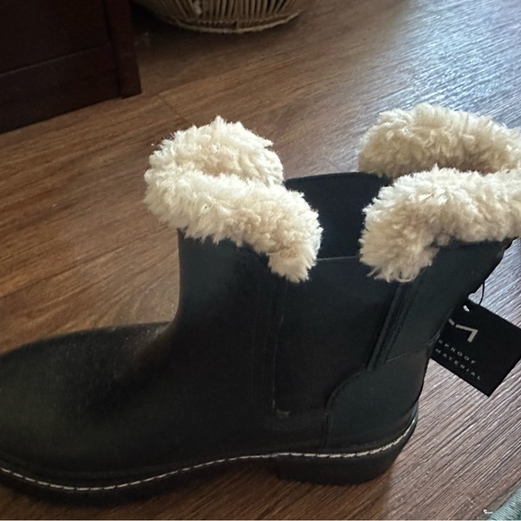 New!! Marc Fisher Waterproof lug boots - Picture 4 of 5